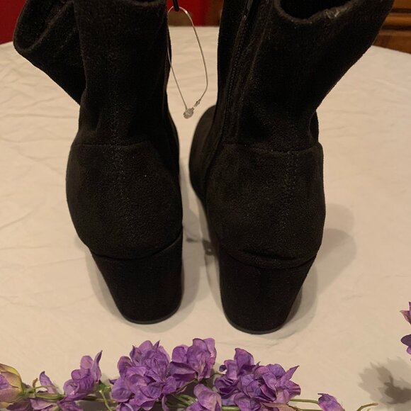 Adorable Faux Suede Ankle Boots (brand new!) - Picture 2 of 4